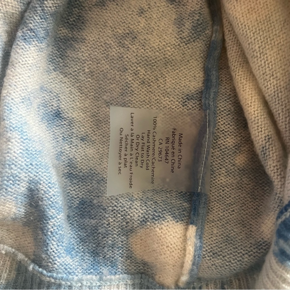 Kinross Cashmere Dreamy Hearts Pullover. Light Blue. Size M. - Picture 11 of 14